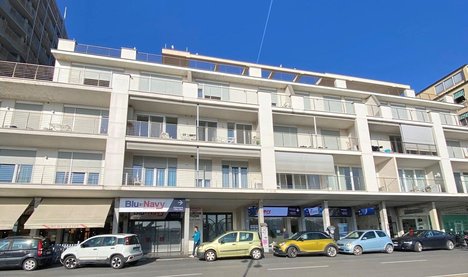 ll complesso immobiliare dell’ex Hotel Massimo in calata Italia a Portoferraio (foto Gio’ Di Stefano)