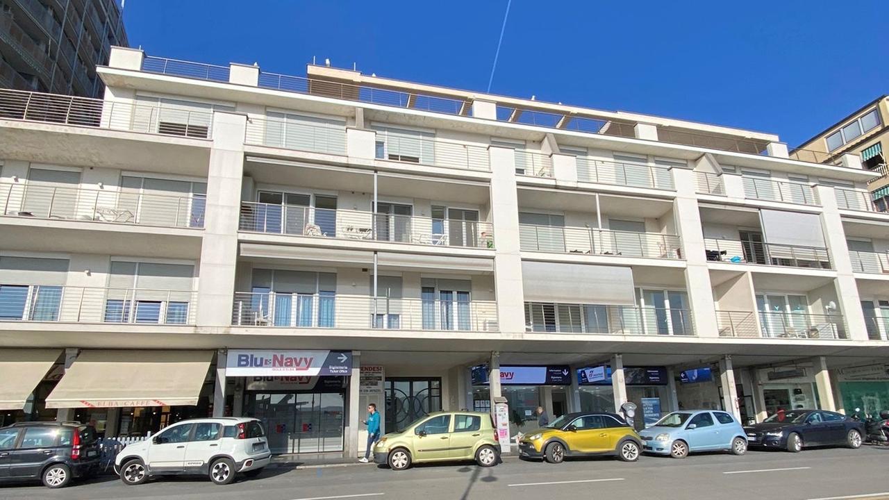 ll complesso immobiliare dell’ex Hotel Massimo in calata Italia a Portoferraio (foto Gio’ Di Stefano)