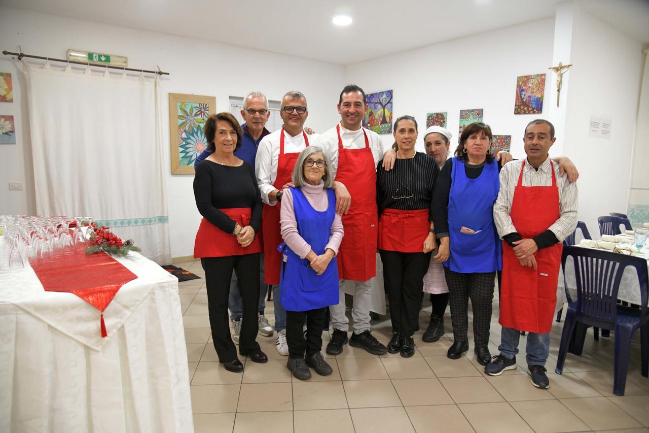 
	Chef e volontari del gruppo vincenziano (foto Vanna Sanna)

