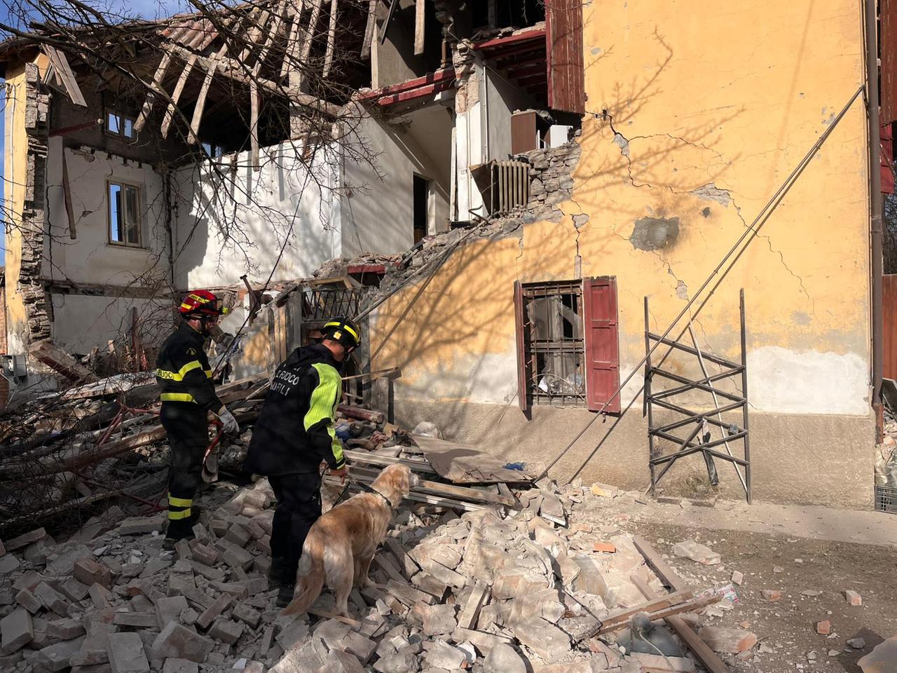 Esplosione in una abitazione a Casaltone: tre feriti, due gravi