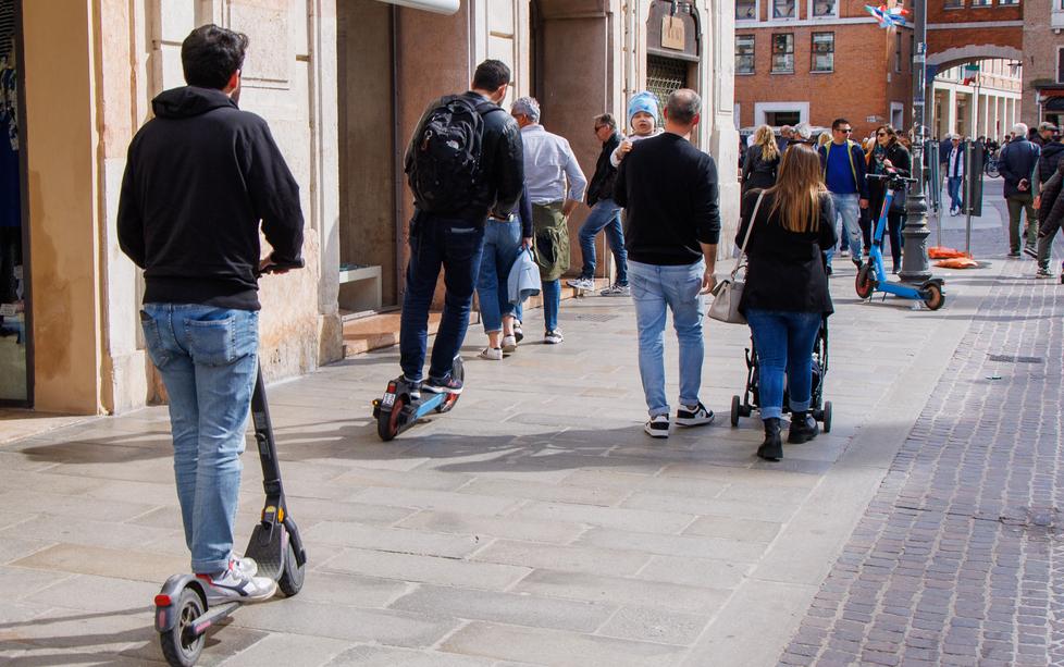 Stretta monopattini, a Ferrara più controlli
