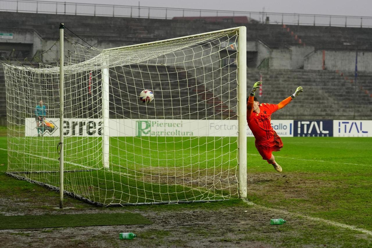 Acuto arancione al Melani, la Pistoiese batte la capolista