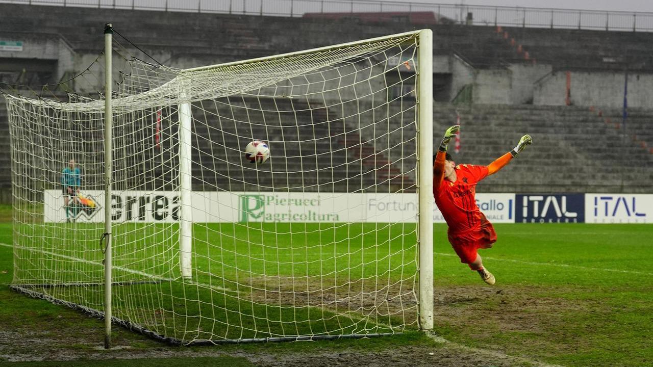 Acuto arancione al Melani, la Pistoiese batte la capolista