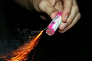 Botti: un 47enne perde due falangi per lo scoppio di un petardo