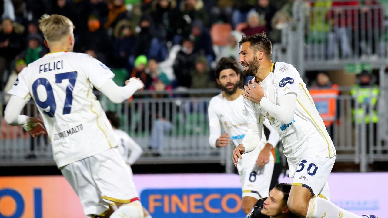 Il Cagliari affonda a Venezia: 2-1