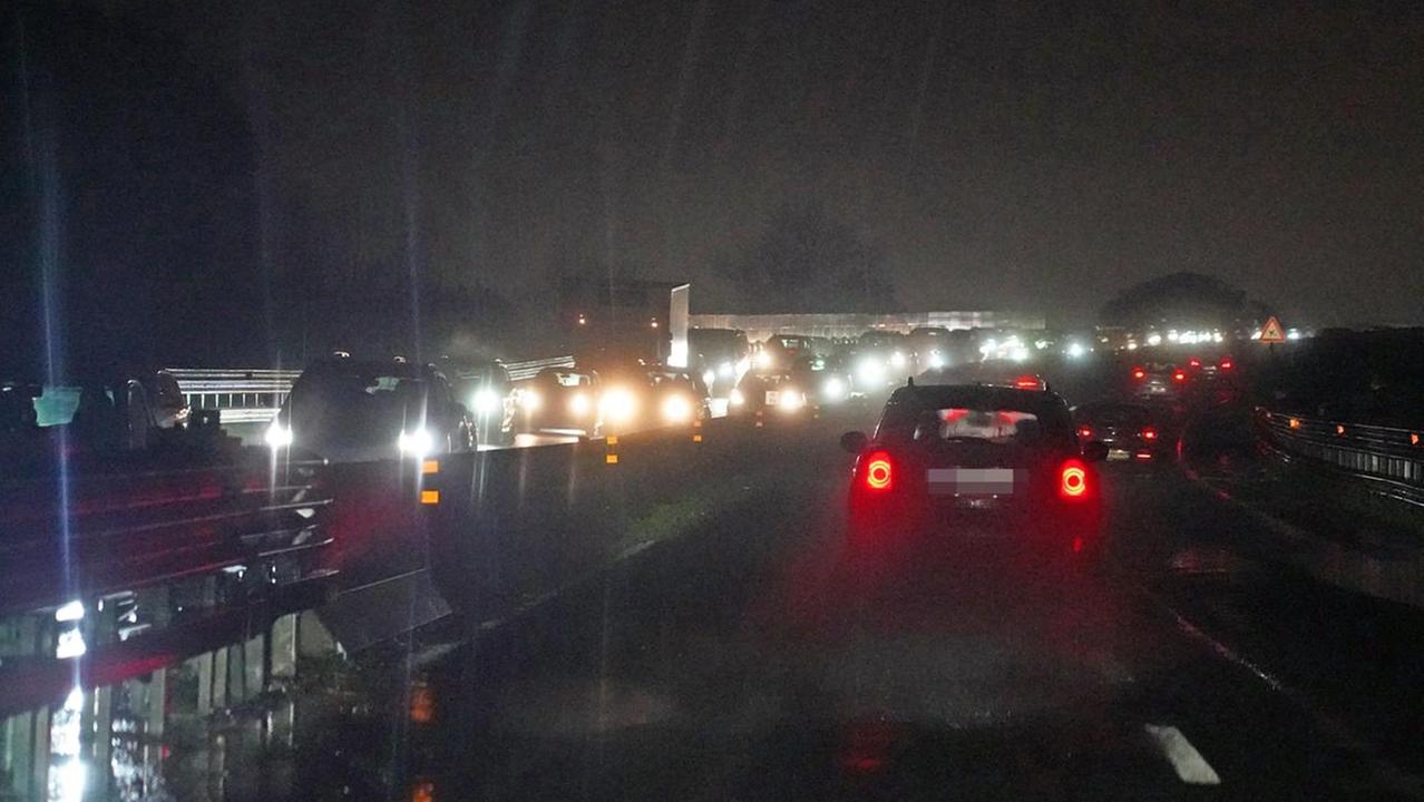 Ore 18, Cascina: la lunga coda