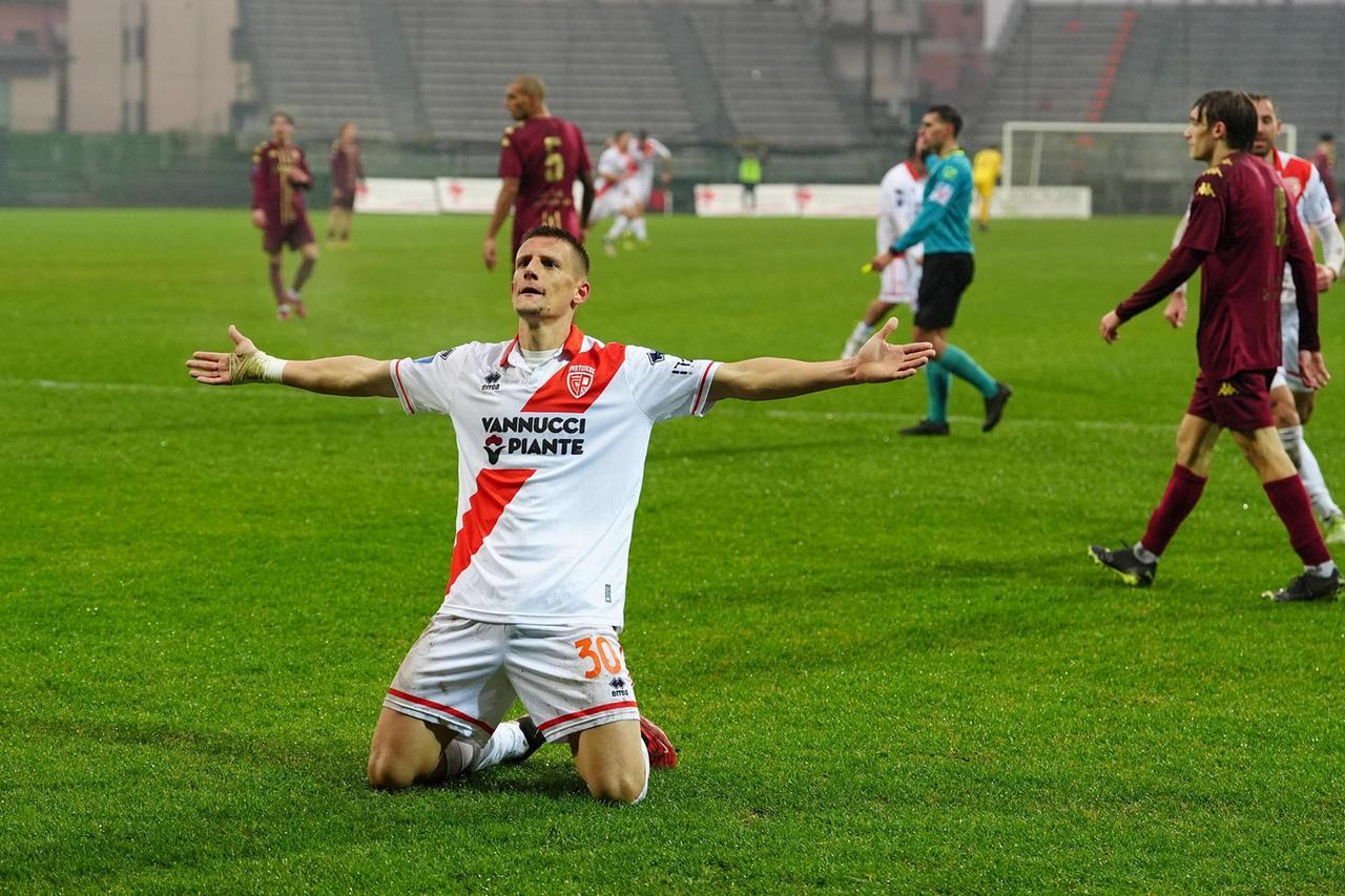 Pistoiese, il gran ritorno del capitano arancione e il sorriso di mister Villa: le pagelle