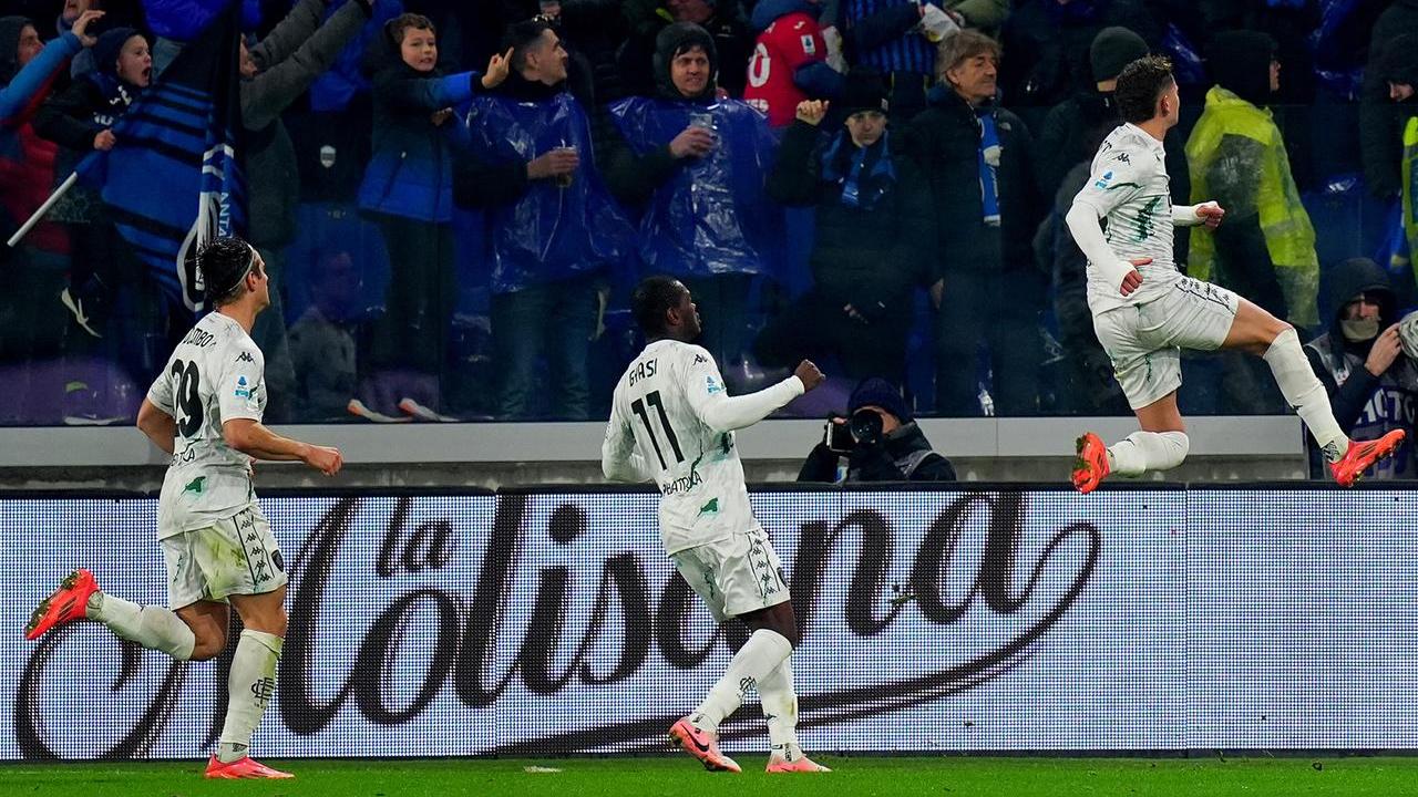 L'esultanza di Sebastiano Esposito dopo il provvisorio 2-2