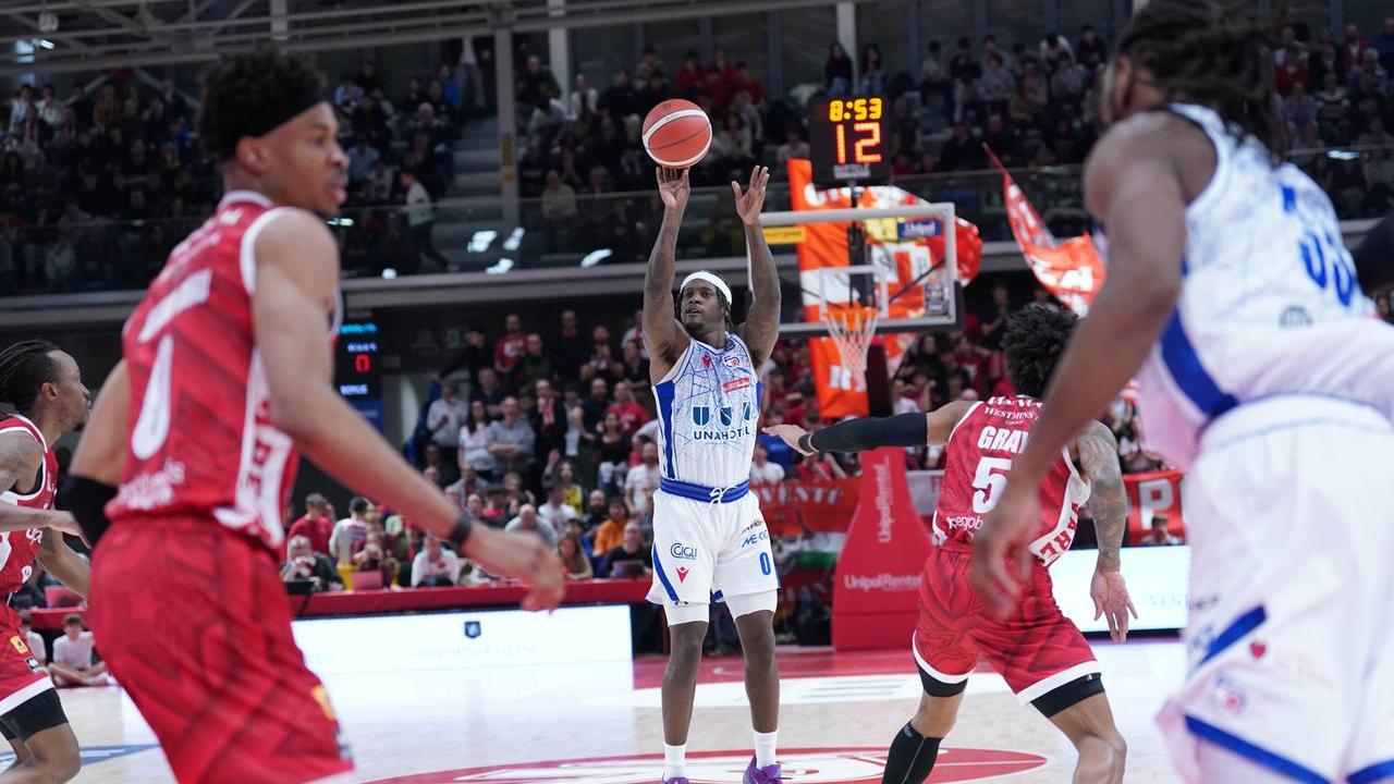 La Unahotels ha messo la sesta: anche Varese al tappeto al Bigi