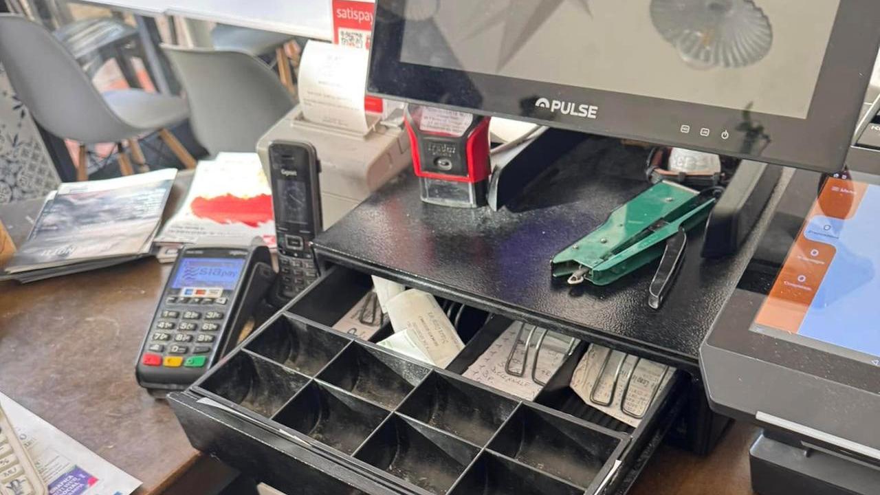 Correggio, raffica di spaccate notturne