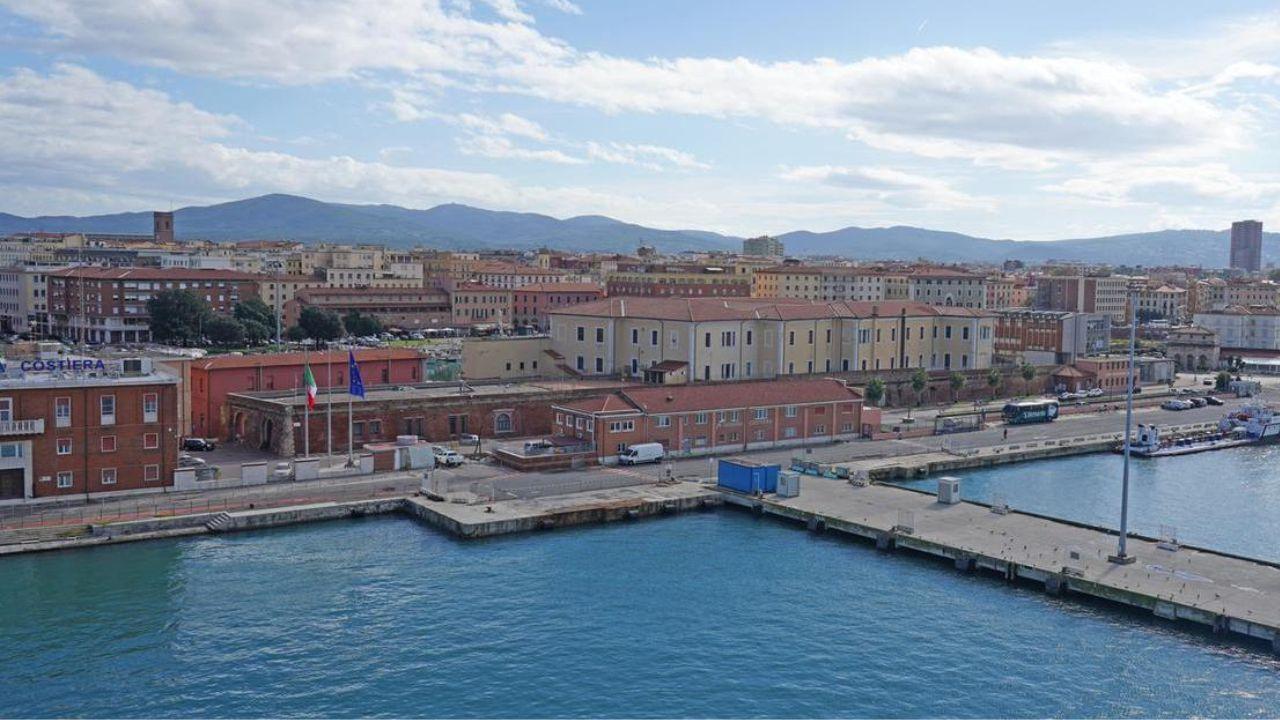 
	Una veduta della citt&agrave; dallo scalo (foto Silvi)

