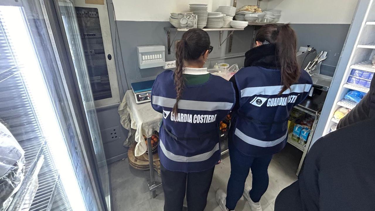 Oltre 8 quintali di pesce sequestrati dalla Guardia costiera