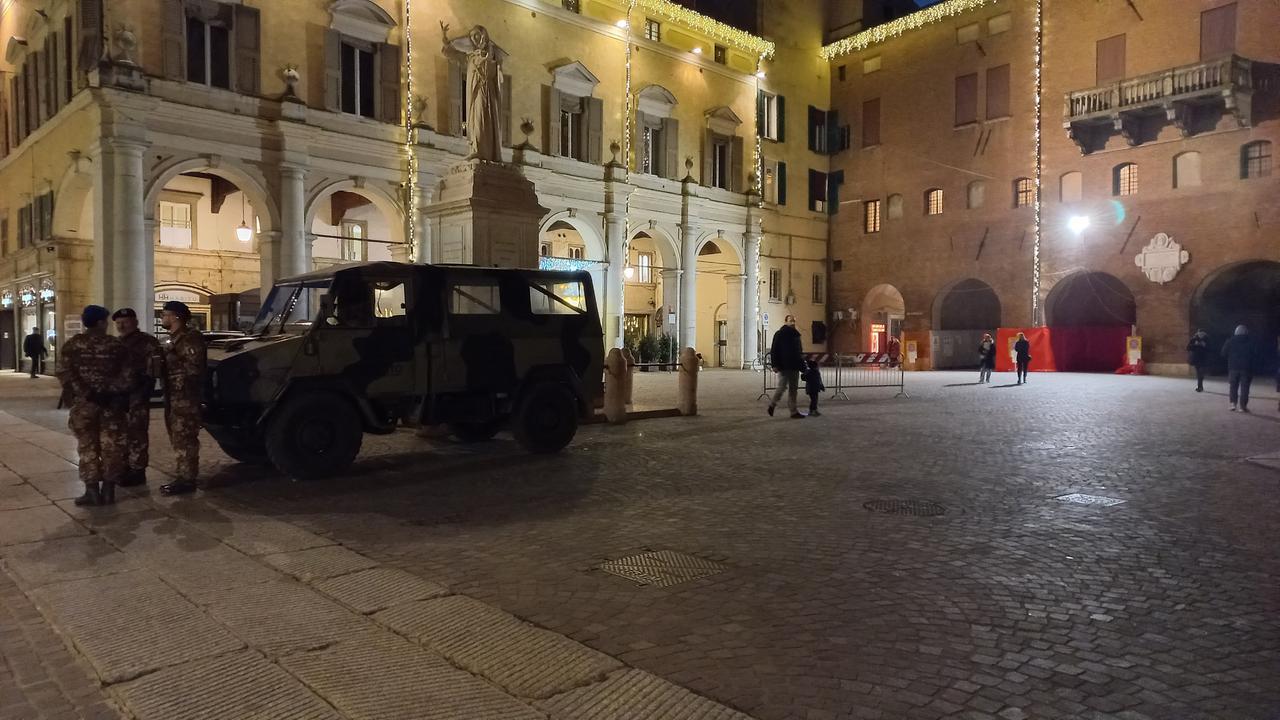 Ferrara, barriere e controlli per feste più sicure