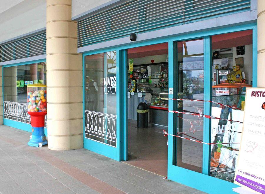 Ferrara, da venerdì riapre il bar all’IperTosano