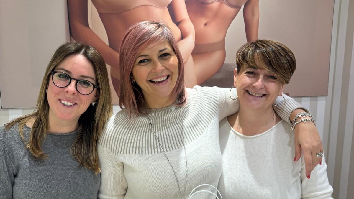 Sabrina Serra (al centro)