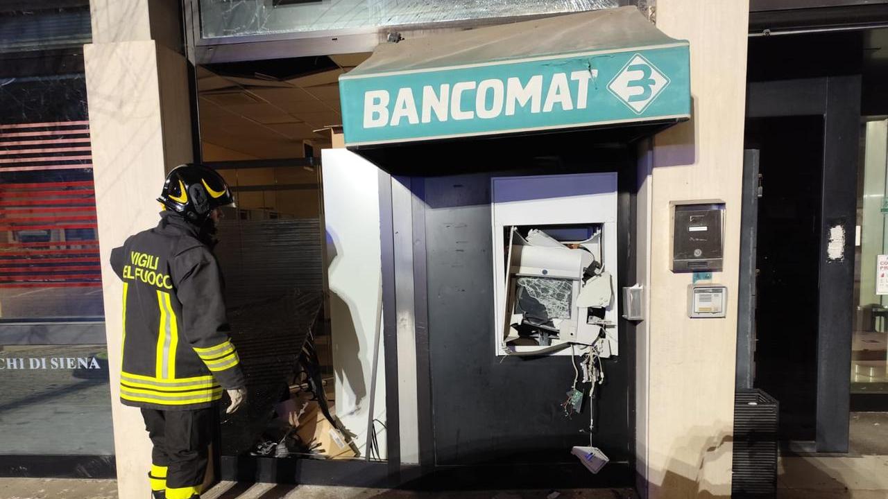 Assalto al bancomat a Bondeno: esploso sportello in piazza