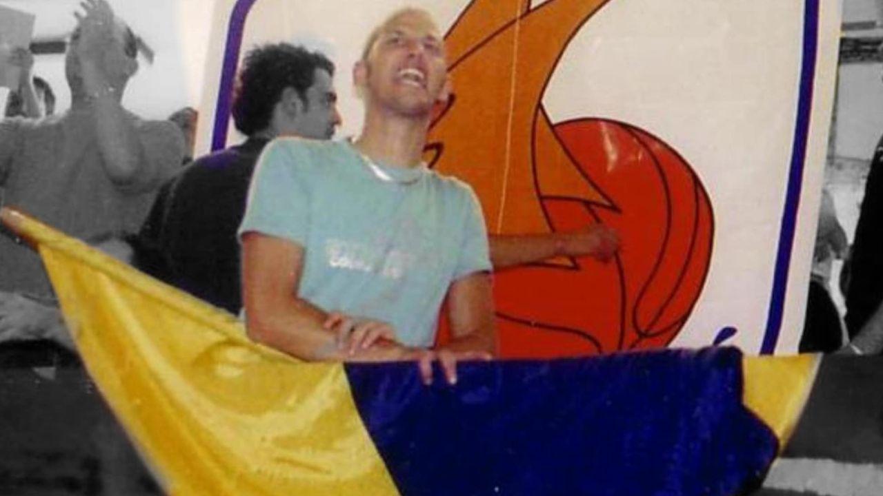 La foto di Stefano Massei, in primo piano, pubblicata sui social dagli “Sbandati 1987”