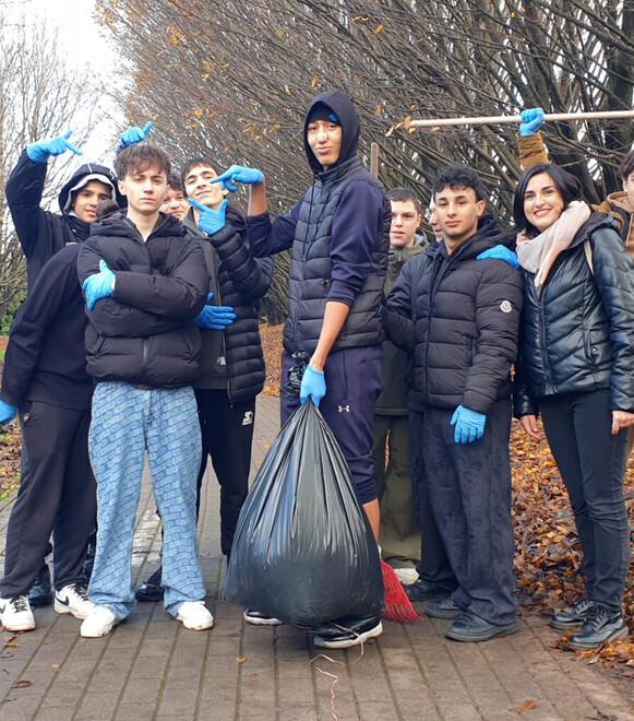 Scandiano, gli studenti del Gobetti volontari per un giorno