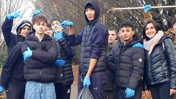 Scandiano, gli studenti del Gobetti volontari per un giorno