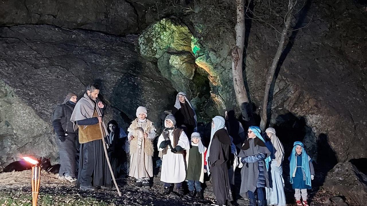 I bambini protagonisti nel presepe vivente di Varana