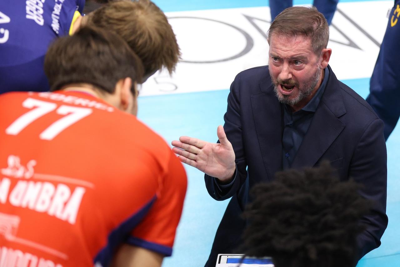 
	Coach Alberto Giuliani

