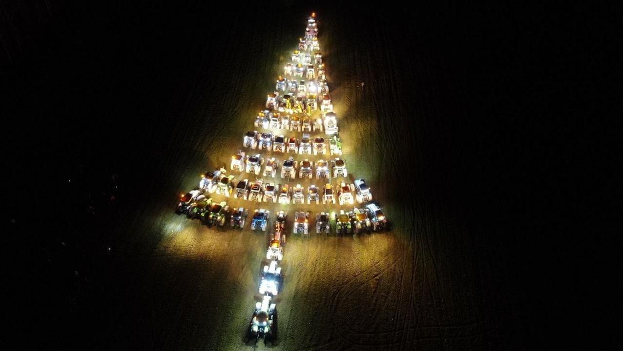 L'albero composto da 72 trattori