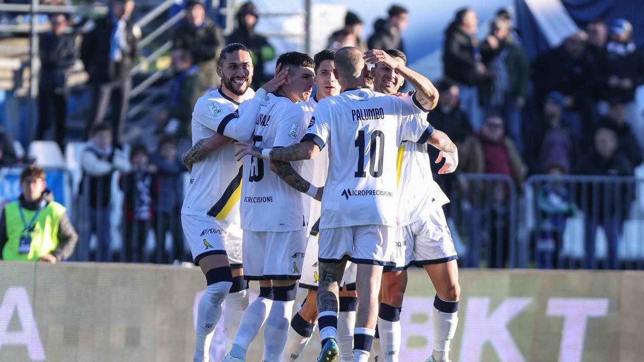 L'esultanza dei giocatori del Modena dopo il gol di Gerli