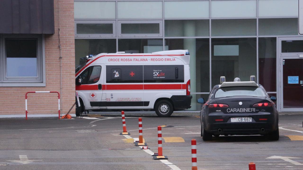 Correggio, auto fuori strada all’alba: 5 giovani feriti