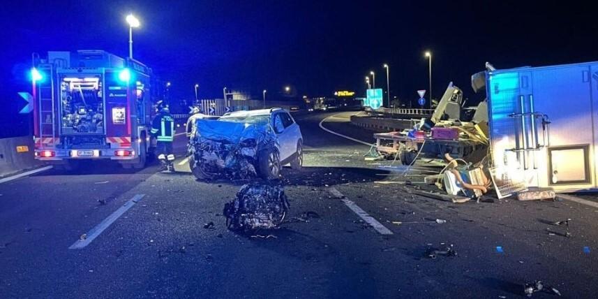 
	L'incidente mortale sull'A8 (foto vigili del fuoco)

