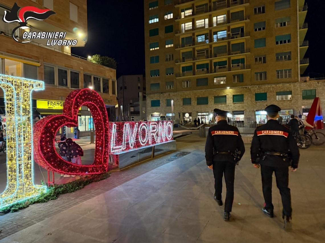 Carabinieri in centro durante un controllo