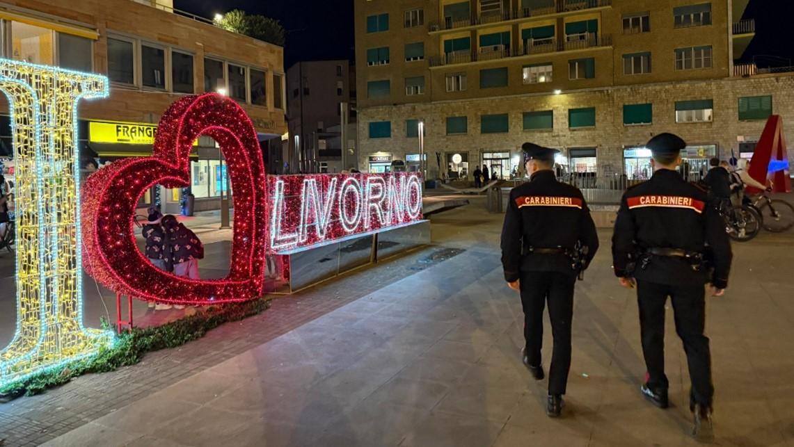 Carabinieri in centro durante un controllo