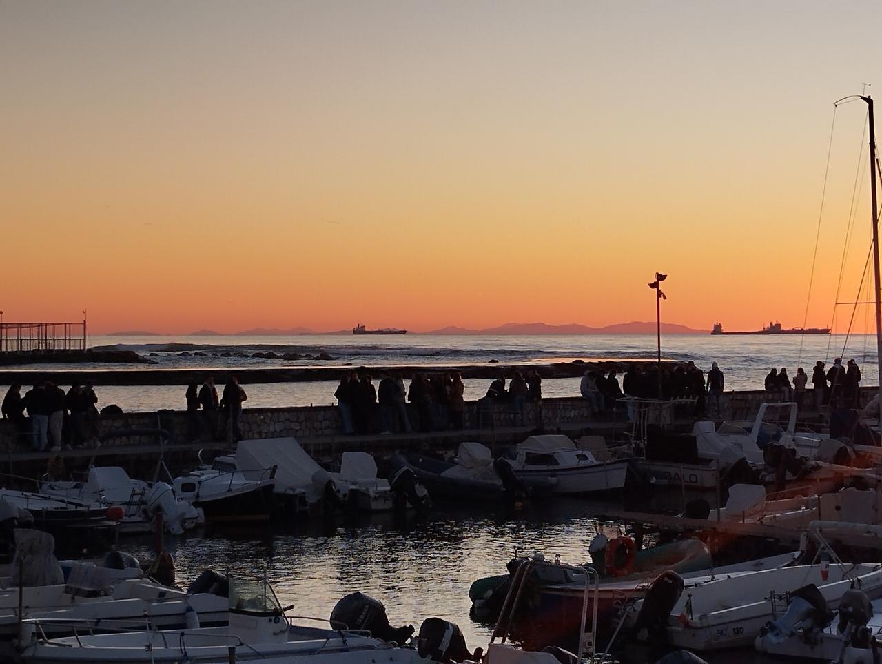 Livorno la città dei tramonti più belli. Dal moletto di Ardenza è tutto