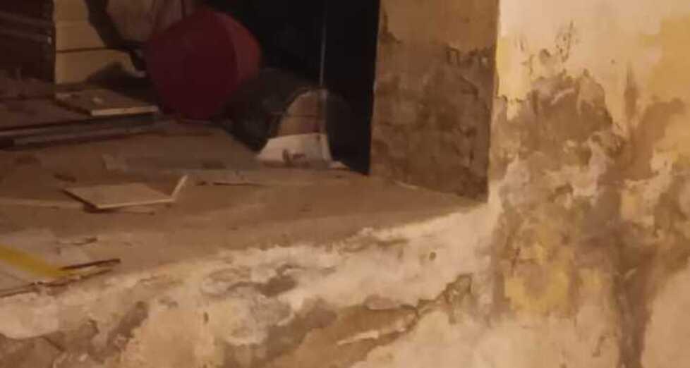 Copparo, degrado in via Verdi e nelle cantine spuntano due bare