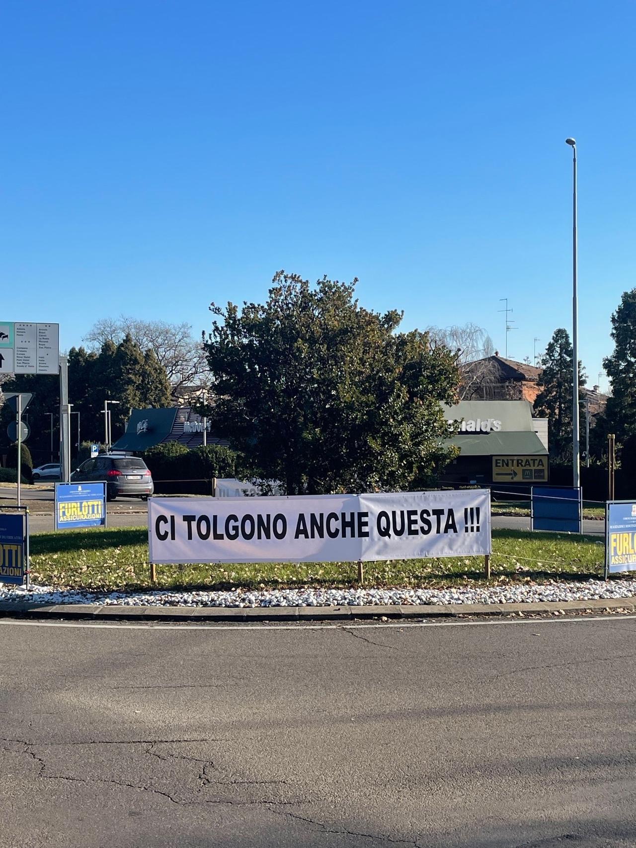 «Il Comune di Reggio Emilia mi ha privato della “mia rotonda” con modi discutibili»