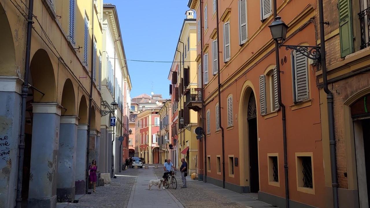 Via Canalino nel punto in cui è avvenuta l'aggressione
