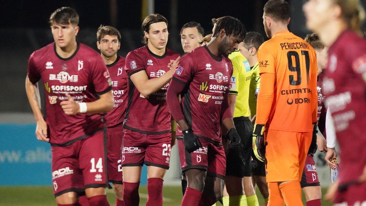 I giocatori del Pontedera (foto Silvi)
