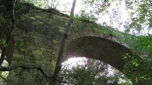 Livorno, Collesalvetti e il tesoro dell' acquedotto leopoldino: in arrivo 400mila euro per il sentiero di trekking<br type="_moz" />