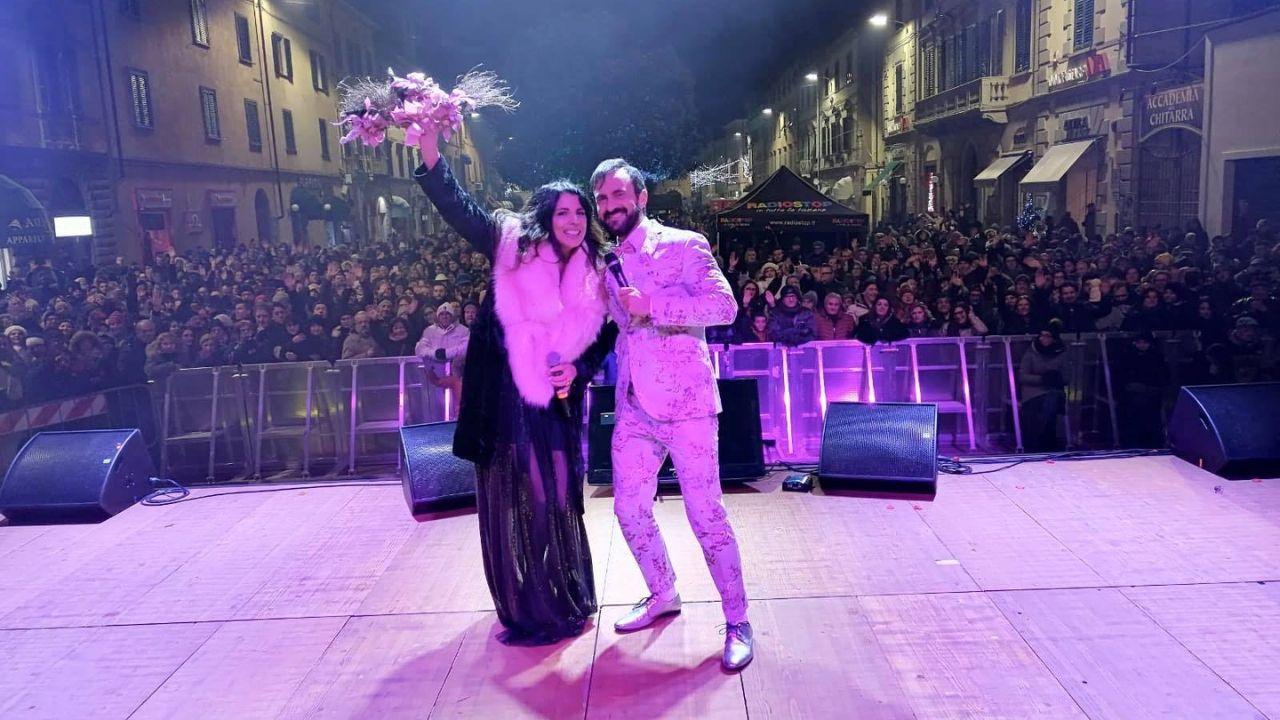Una delle scorse edizioni della festa di fine anno in piazza Martiri della Libertà a Pontedera
