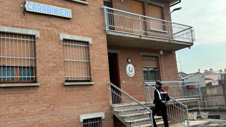 Reggiolo, picchiava e umiliava il fratello disabile: nuove misure cautelari