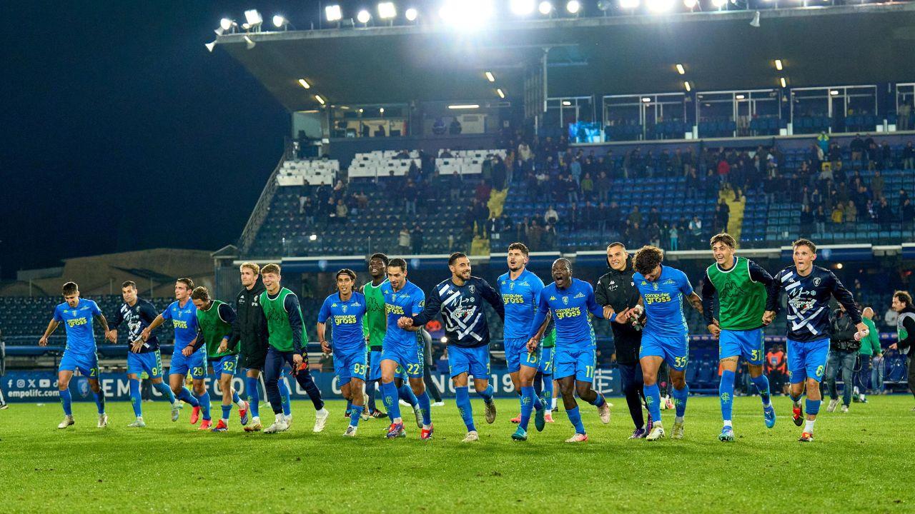 Gli azzurri dopo la vittoria conquistata al Castellani con il Como (foto Juri Autovino)
