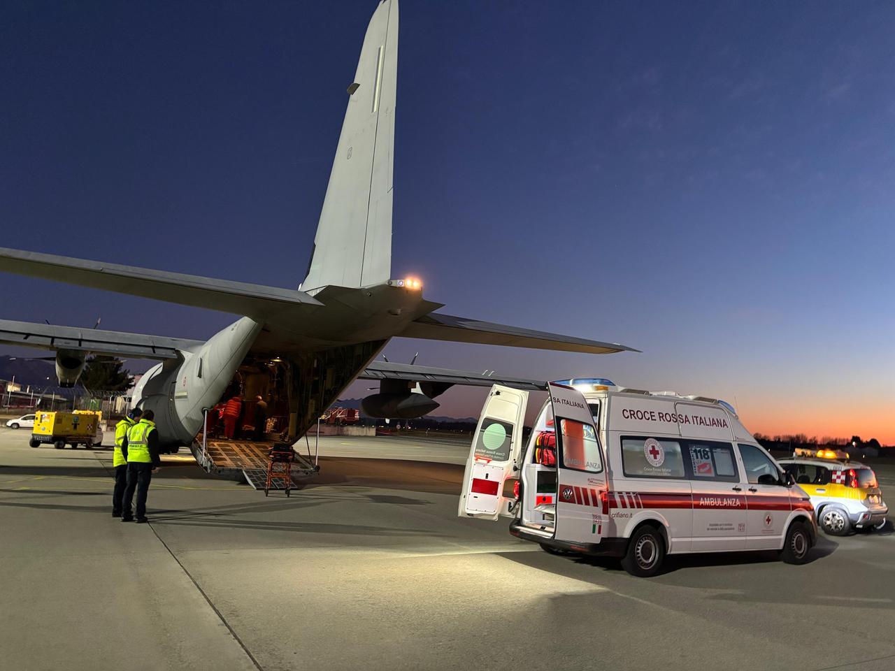 Pisa, 50enne trasportato con un volo dell’Aeronautica per un intervento chirurgico