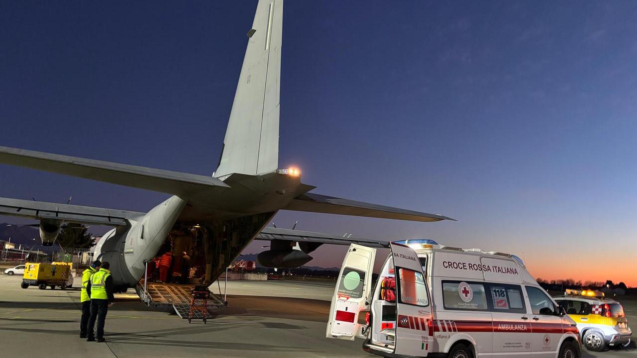 Pisa, 50enne trasportato con un volo dell’Aeronautica per un intervento chirurgico