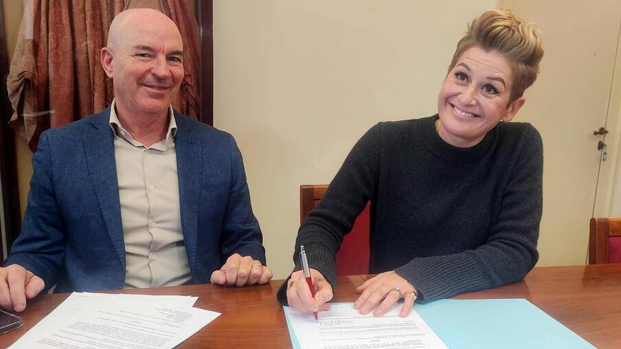 Il sindaco di Livorno Luca Salvetti e la neo assessora alla cultura, Angela Rafanelli