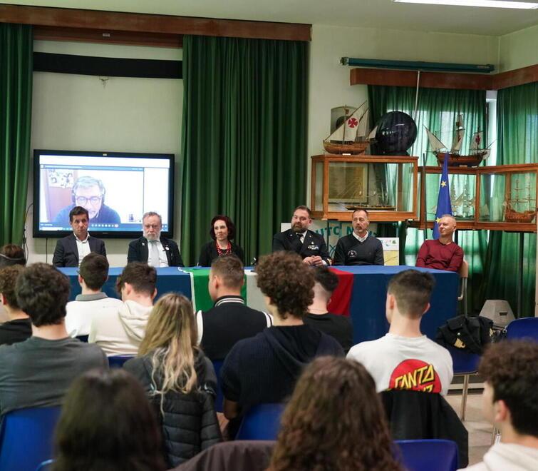 Gli studenti del Cappellini durante una premiazione