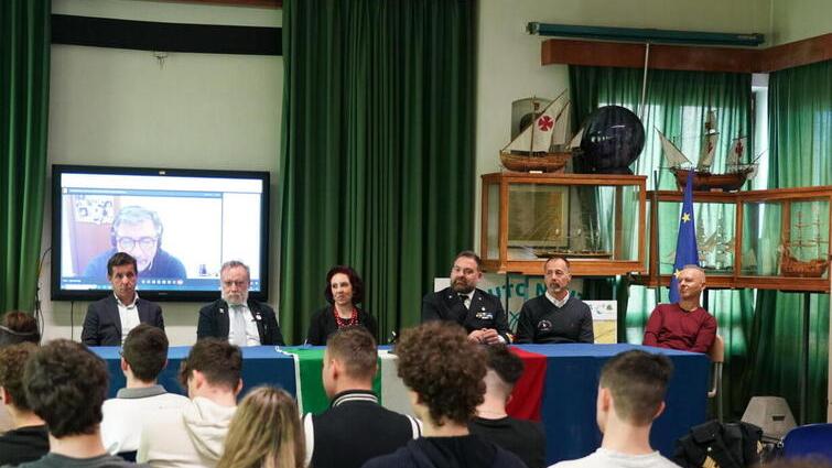 Gli studenti del Cappellini durante una premiazione