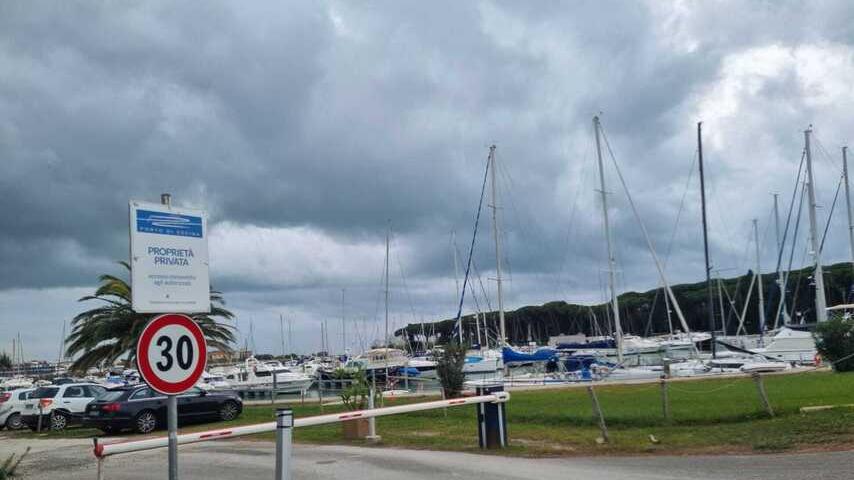 L'ingresso del porto in una foto d'archivio