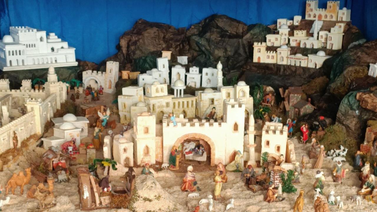 Mauro Gabrielli l’artigiano del Presepe: ecco la sua opera fatta a mano allestita a Collesalvetti