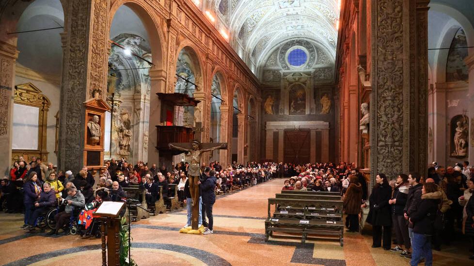 Ferrara, Duomo e San Paolo strapieni di fedeli per l’inizio del Giubileo
