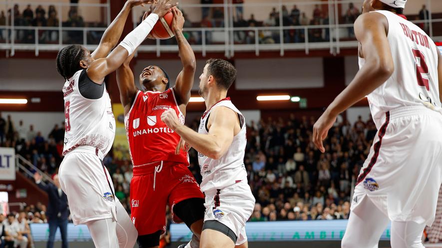 La Unahotels Reggio Emilia crolla a Trapani, ma si consola con le Final Eight