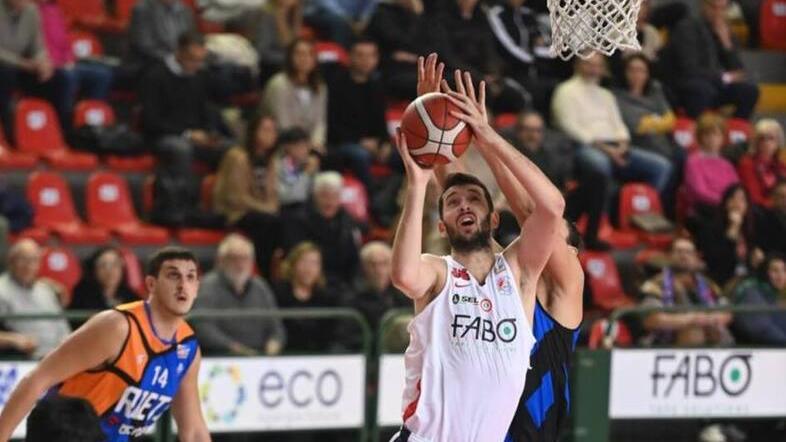 Montecatini, non è stata una pallacanestro champagne ma alla fine la Fabo chiude l’anno vincendo